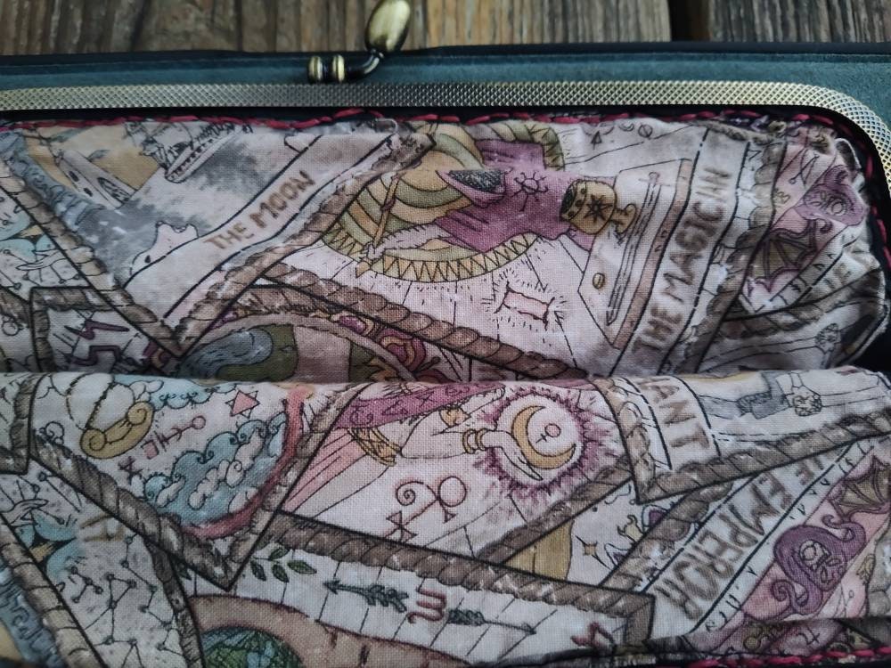 Planchet clutch (Rose Tarot)