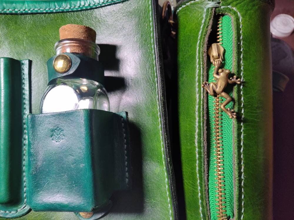 Cryptozoology Field Bag (Three sisters series Part 1)